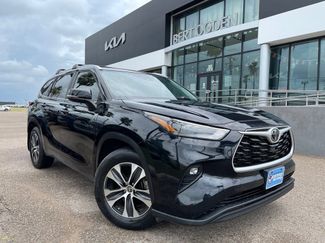 Used 2023 Toyota Highlander XLE FWD video 1