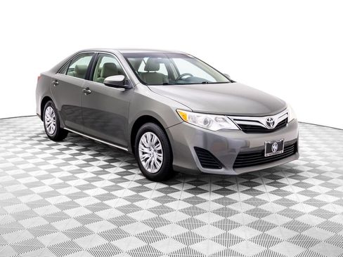 Used 2012 Toyota Camry LE FWD image 9