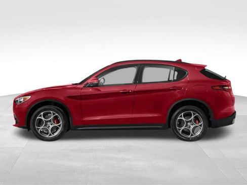 Used 2018 Alfa Romeo Stelvio AWD image 3