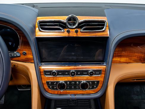 Used 2021 Bentley Bentayga w/ First Edition Specification AWD/4WD image 45