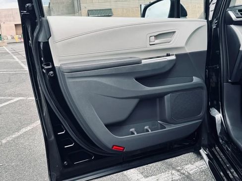 Used 2021 Toyota Sienna LE image 7