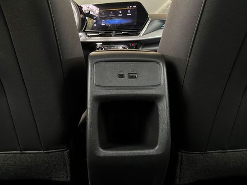 Used 2025 Chevrolet Trax LT FWD image 12