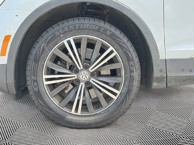 Used 2018 Volkswagen Tiguan SEL AWD/4WD image 19
