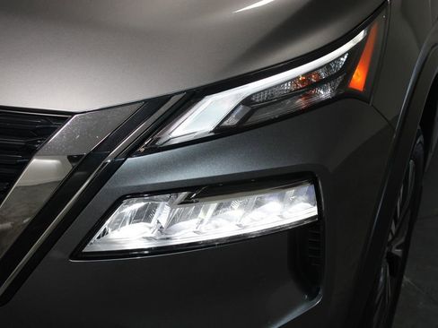 Used 2021 Nissan Rogue SV FWD image 50
