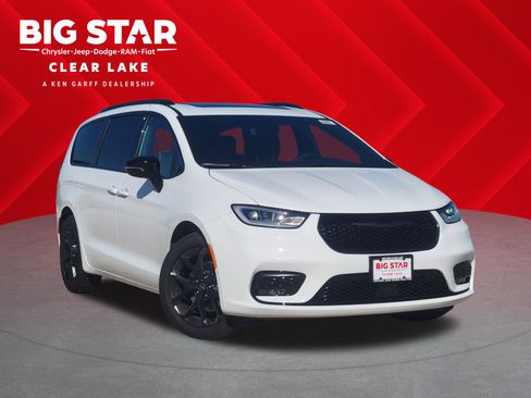 New 2026 Chrysler Pacifica Limited w/ S Appearance Package image 1