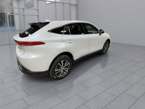 Certified 2022 Toyota Venza LE image 8