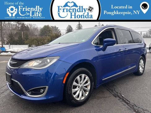 Used 2019 Chrysler Pacifica Touring-L w/ Advanced Safetytec Group image 1