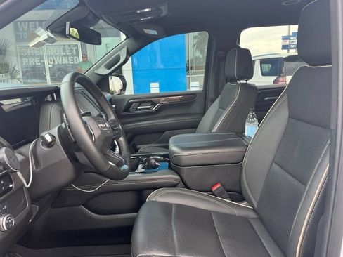 Used 2025 GMC Yukon XL Elevation RWD image 2