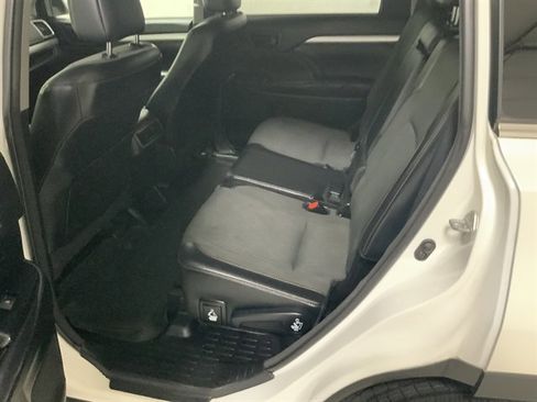 Used 2018 Toyota Highlander Plus image 39