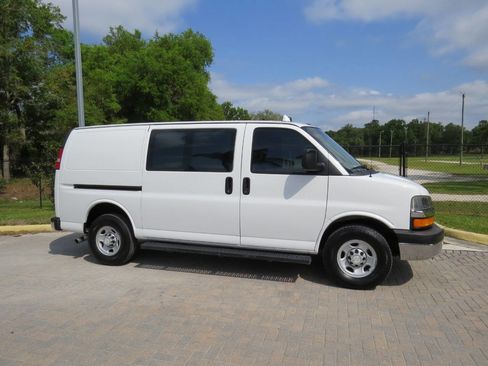 Used 2016 Chevrolet Express 3500 image 29