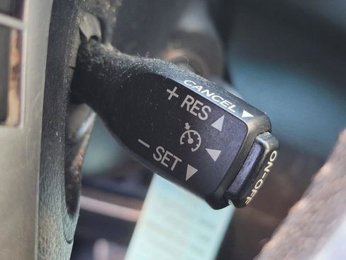 Used 2011 Toyota Highlander SE image 24