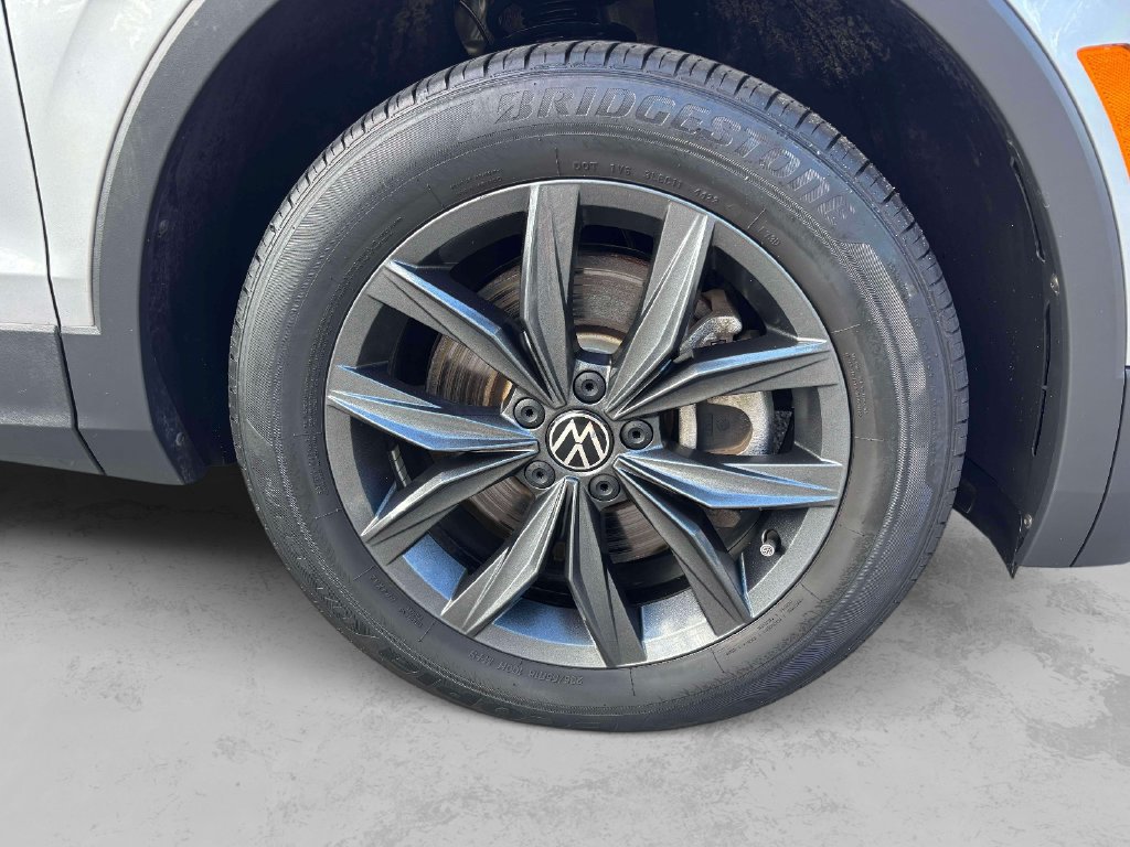 Used 2023 Volkswagen Tiguan SE AWD/4WD image 37