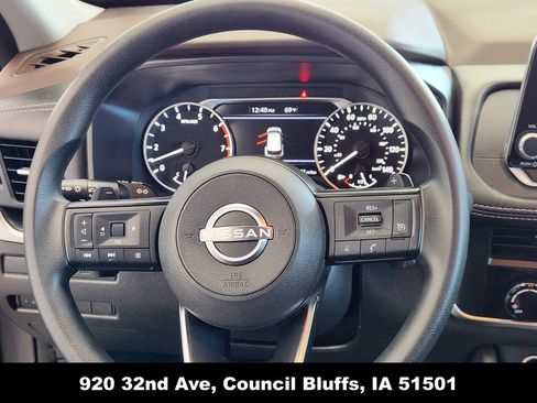 Used 2023 Nissan Rogue S image 23
