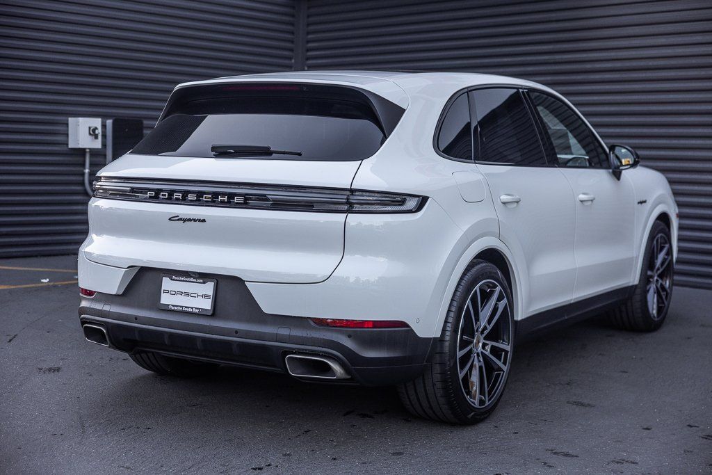 Certified 2025 Porsche Cayenne E-Hybrid AWD/4WD image 9