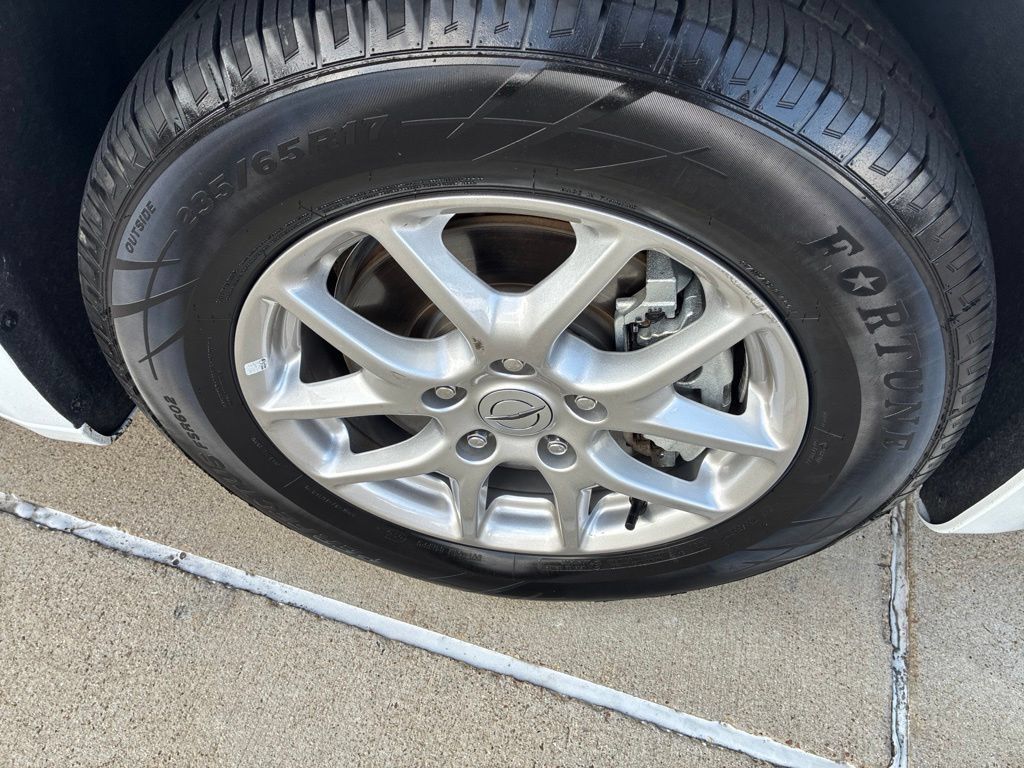 Used 2024 Chrysler Pacifica Touring-L FWD image 3