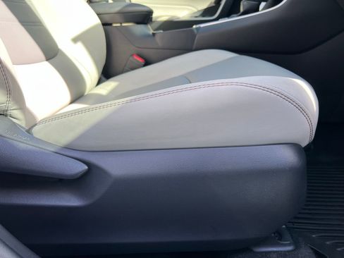 Used 2022 Toyota RAV4 XLE Premium image 51