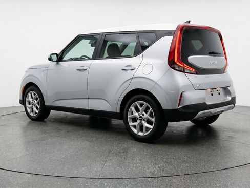 Used 2025 Kia Soul LX w/ LX Technology Package FWD image 6