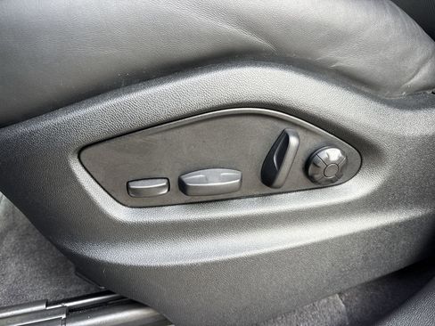 Used 2025 Porsche Cayenne E-Hybrid Coupe image 20