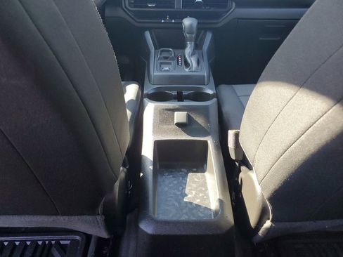 Used 2024 Chevrolet Colorado W/T image 11