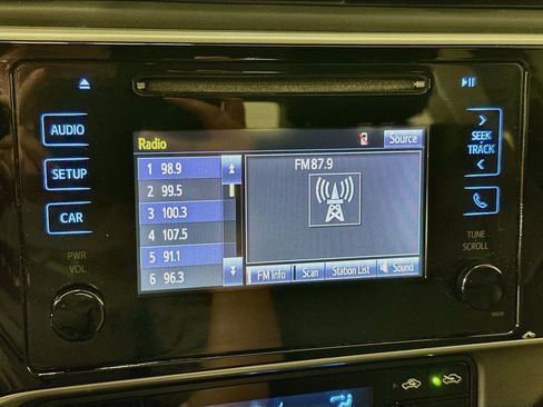 Used 2017 Toyota Corolla SE FWD image 21