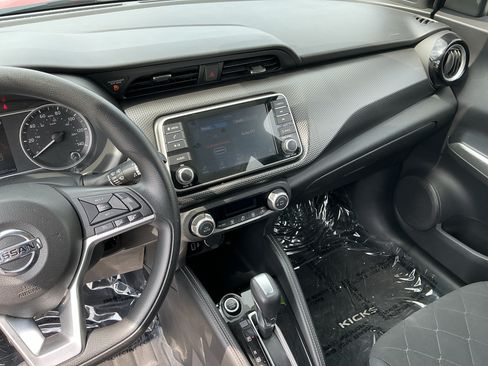Used 2018 Nissan Kicks SV FWD image 13