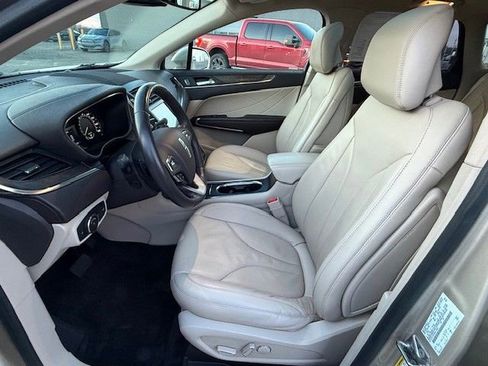 Used 2017 Lincoln MKC Reserve w/ Lincoln MKC Climate Package image 18