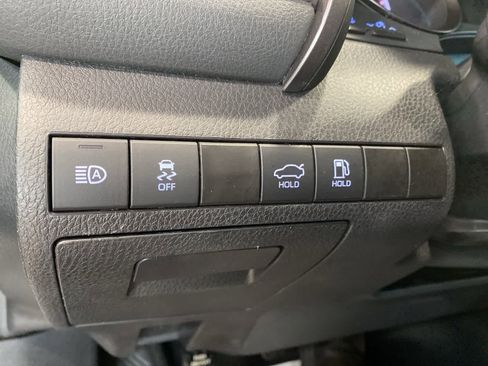 Used 2023 Toyota Camry SE image 18