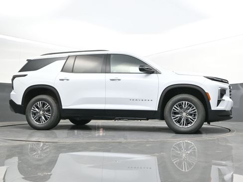 New 2026 Chevrolet Traverse LT w/ Driver Confidence Package AWD/4WD image 44