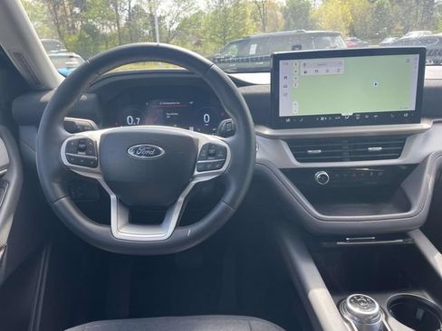 Used 2025 Ford Explorer Active AWD/4WD image 11