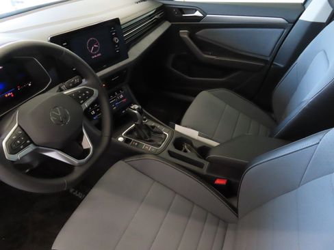 New 2025 Volkswagen Jetta SE image 22