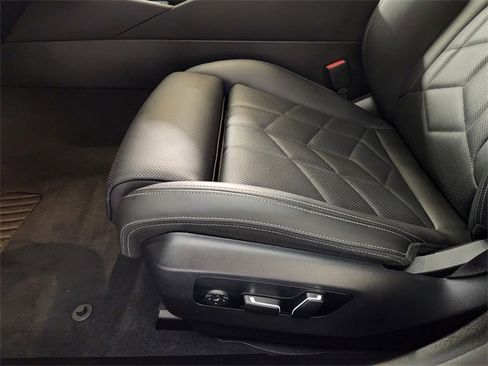 Used 2024 BMW 530i image 25