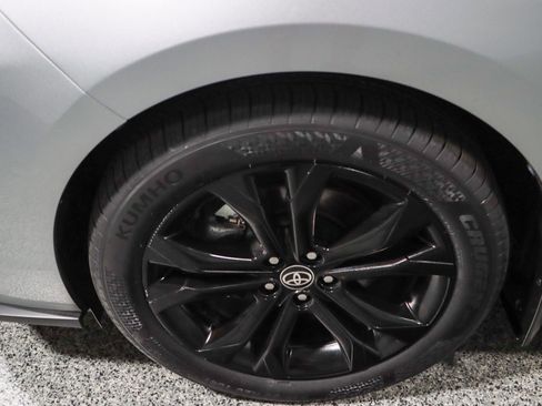 Used 2024 Toyota Sienna XSE w/ XSE Plus Package image 11