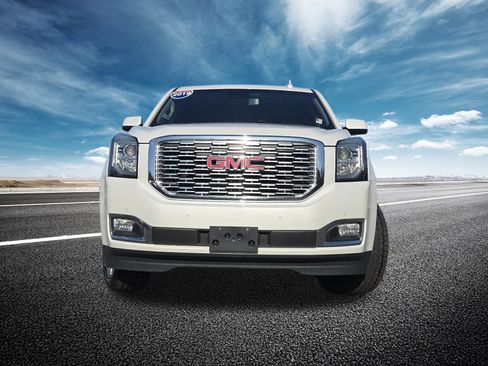 Used 2019 GMC Yukon XL Denali w/ Denali Ultimate Package image 18