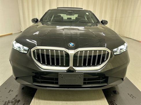 Used 2024 BMW 530i xDrive 530i xDrive w/ Convenience Package image 3