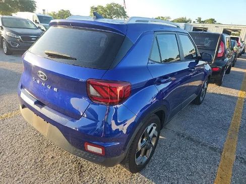 Used 2022 Hyundai Venue Limited FWD image 4