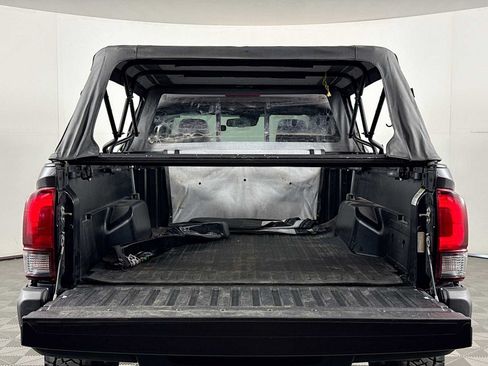 Used 2020 Toyota Tacoma SR5 AWD/4WD image 20