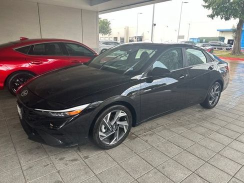 Used 2024 Hyundai Elantra SEL w/ Convenience Package FWD image 3