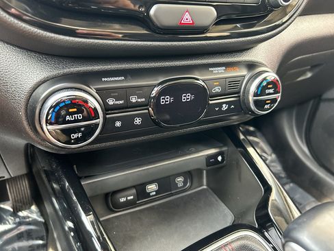 Used 2023 Kia Soul GT-Line FWD image 23