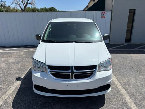 Used 2019 Dodge Grand Caravan SE w/ UConnect Hands-Free Group FWD image 9