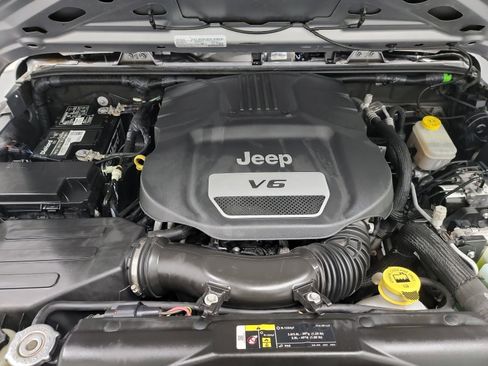 Used 2018 Jeep Wrangler Unlimited Sport image 24