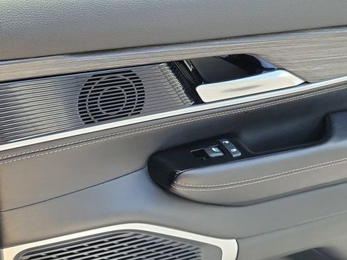 Used 2024 Jeep Wagoneer Series II w/ Flexible Seating Group RWD image 7