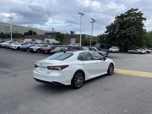 Used 2021 Toyota Camry XLE AWD/4WD image 8