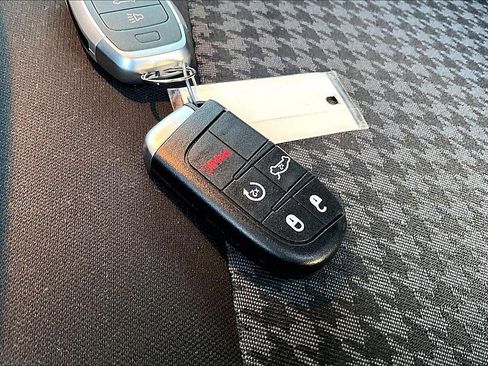 Used 2021 Dodge Challenger SXT w/ Blacktop Package image 10