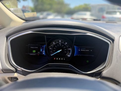 Used 2014 Ford Fusion SE FWD image 14
