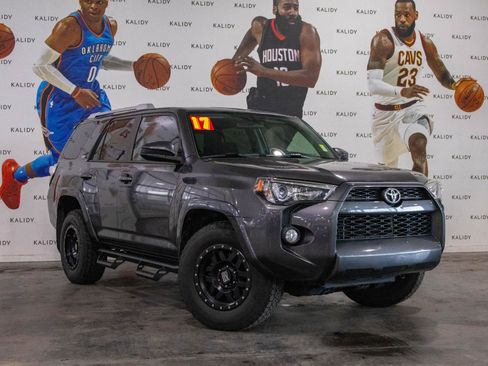 Used 2017 Toyota 4Runner SR5 RWD image 2