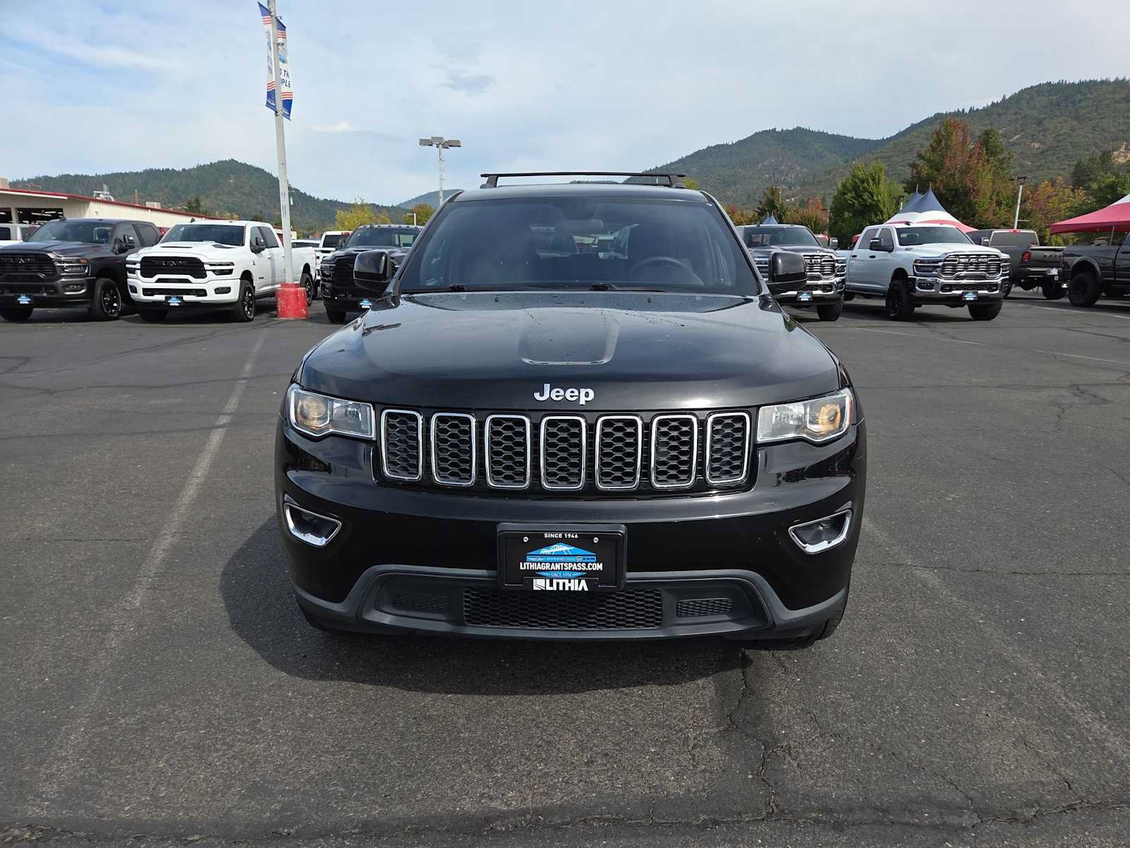 Used 2018 Jeep Grand Cherokee Laredo AWD/4WD image 14
