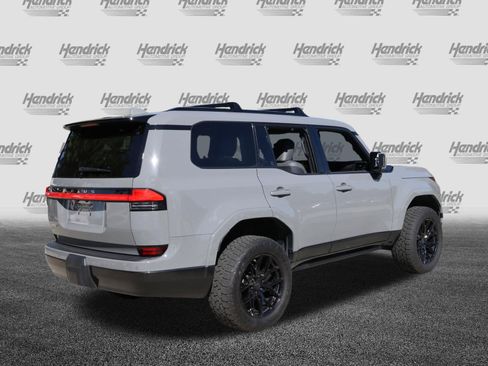 Used 2024 Lexus GX 550 w/ Accessory Package (2T) AWD/4WD image 9