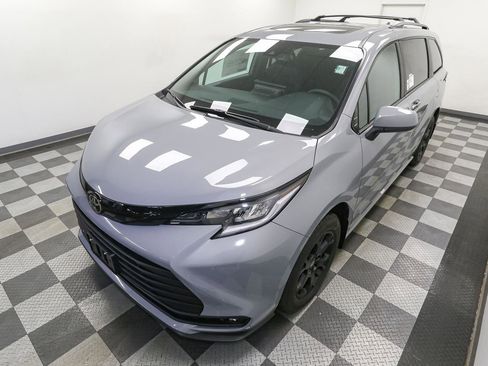 New 2026 Toyota Sienna XLE Woodland Edition AWD/4WD image 6