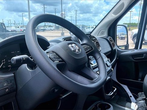 New 2024 RAM ProMaster 2500 w/ Convenience Group image 5