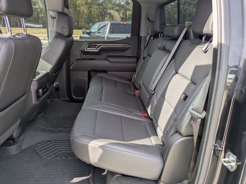 Used 2024 Chevrolet Silverado 1500 LT Trail Boss w/ Convenience Package II image 11